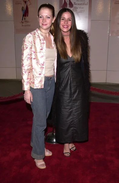 Melissa Joan Hart e Soliel Moon Frye — Foto Stock
