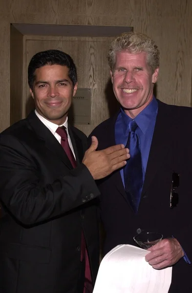 Esai morales i ron perlman — Zdjęcie stockowe