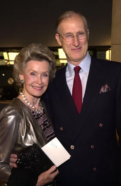 Dina Merrill e James Cromwell — Fotografia de Stock