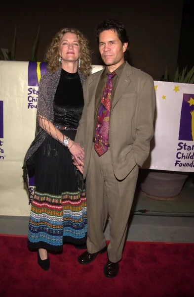 A. Martinez with his wife Leslie — Stock Photo, Image