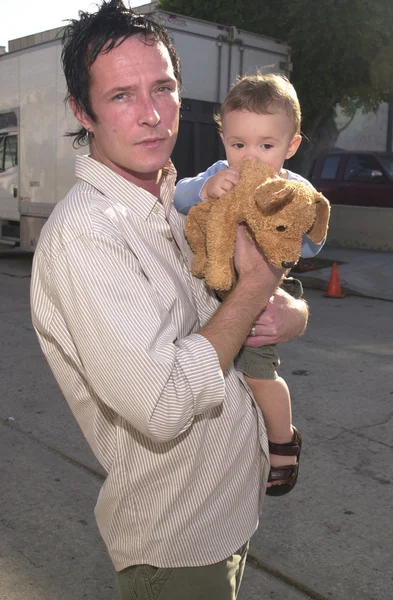 Scott Weiland e seu filho Noah — Fotografia de Stock