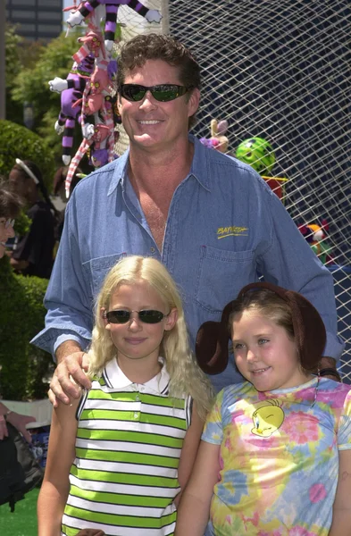 David Hasselhoff tyttären ja ystävän kanssa — kuvapankkivalokuva