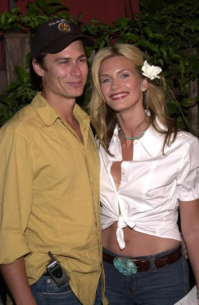 Natasha Henstridge and Liam Waite — Stock Photo, Image