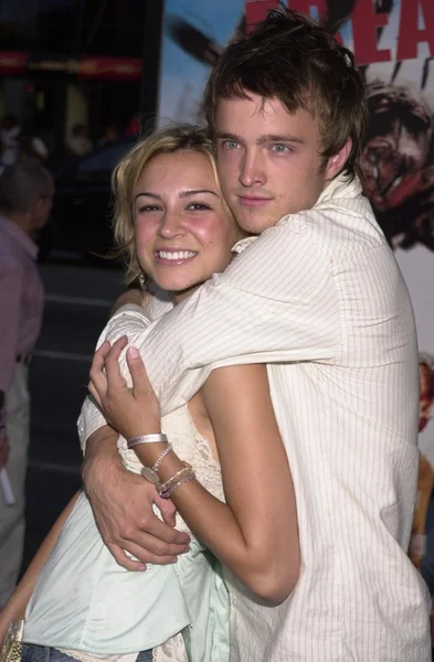 Samaire Armstrong e Aaron Paul — Fotografia de Stock