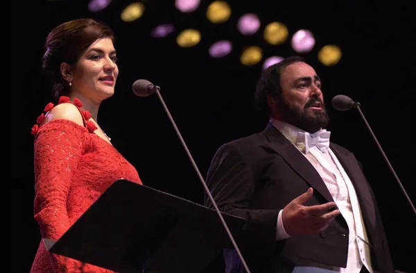 Luciano Pavarotti e Annalisa Raspagliosi — Fotografia de Stock
