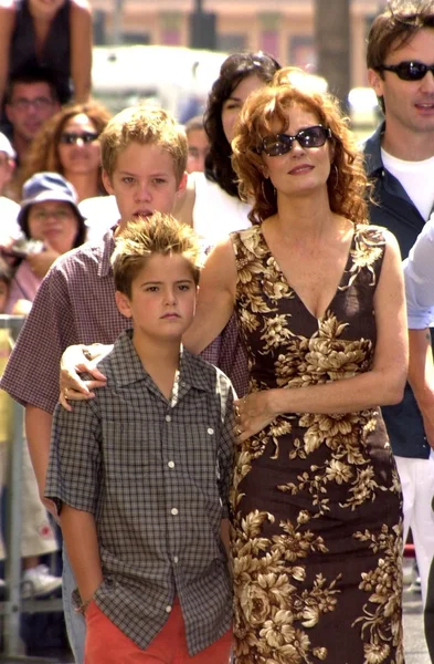 Susan Sarandon con sus hijos Jack y Miles — Foto de Stock