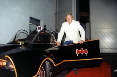 adam west ve Batmobil