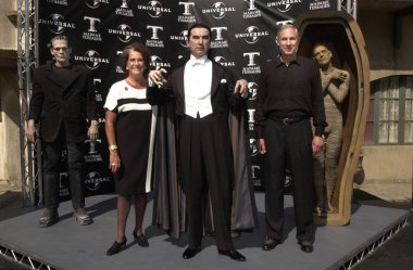 Sara karloff ve bela lugosi Jr..