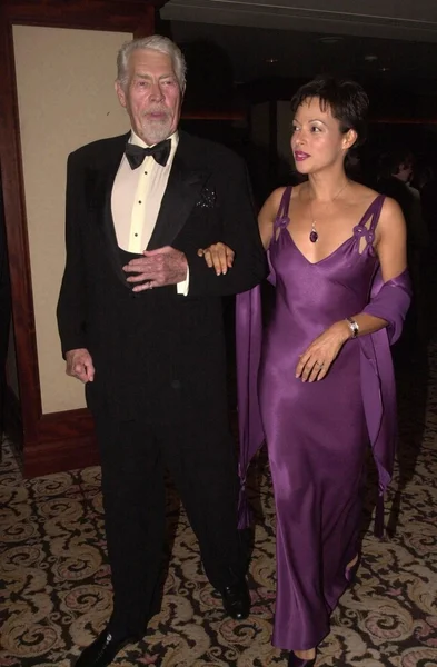 James Coburn y su esposa Paula — Foto de Stock