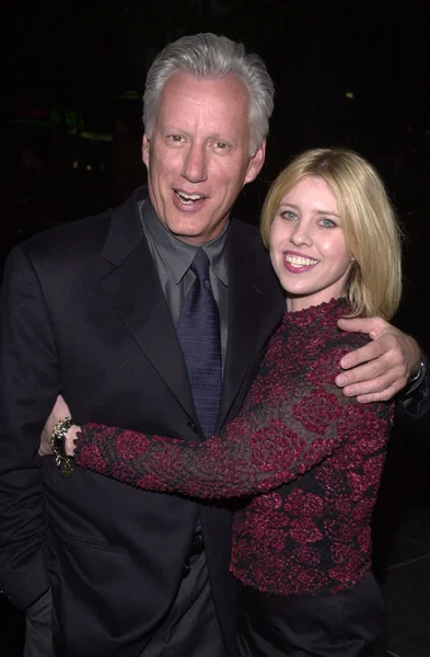 James woods och dawn denoon — Stockfoto