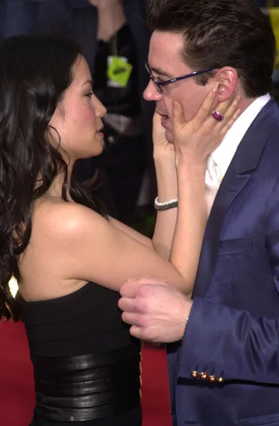 Lucy Liu et Robert Downey Jr . — Photo