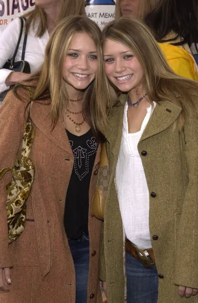 Mary-kate i ashley olsen — Zdjęcie stockowe