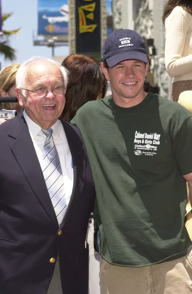 Johnny Grant com Mark Wahlberg — Fotografia de Stock