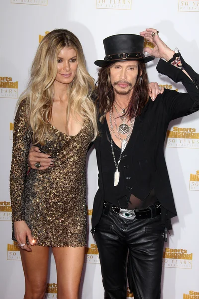 Marisa miller och steven tyler — Stockfoto