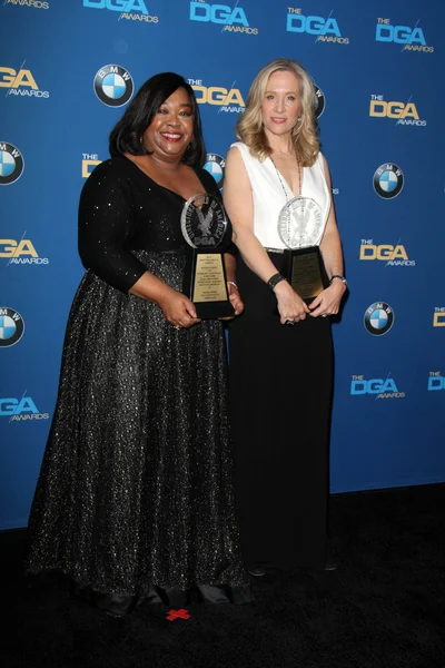 Betsy Beers, Shonda Rhimes — Stock Photo, Image