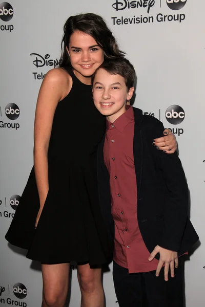 Maia Mitchell et Hayden Byerly — Photo