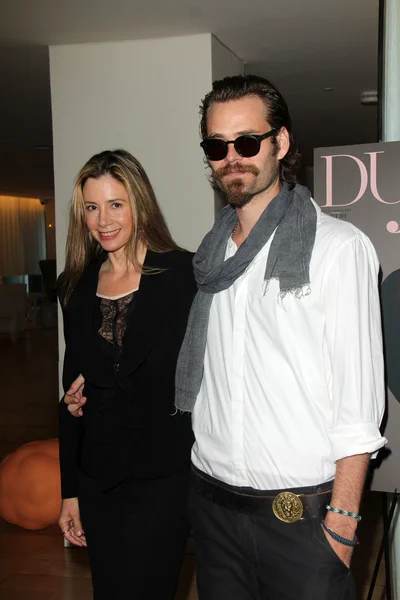 Mira Sorvino, Christopher Backus — Foto de Stock