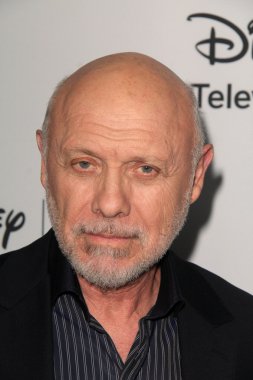 Hector Elizondo