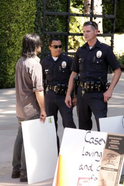 Polis