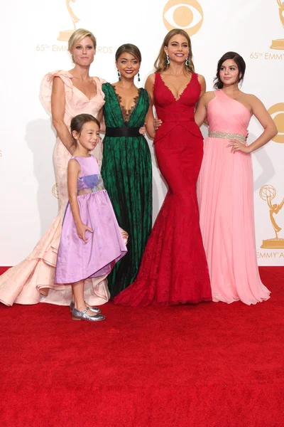 Julie Bowen, Aubrey Anderson-Emmons, Sarah Hyland, Sofia Vergara y Ariel Winter — Foto de Stock