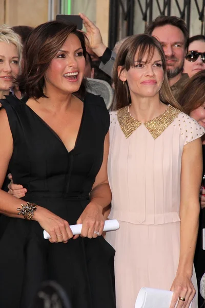 Mariska hargitay, swank hilary — Foto Stock