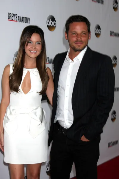 Camilla Luddington, Justin Chambers — Stockfoto