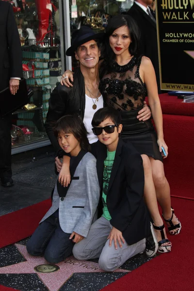 Perry Farrell, Etty Farrell, children — Stock Photo, Image