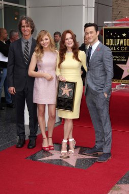 Jay roach, chloe moretz grace, julianne moore, joseph gordon-levitt