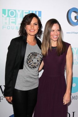 Mariska Hargitay, Hilary Swank