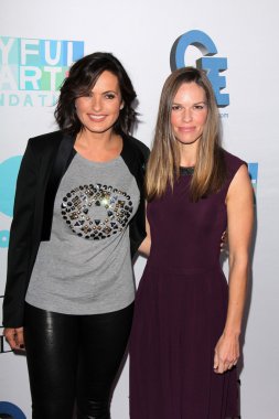 Mariska hargitay ve hilary swank