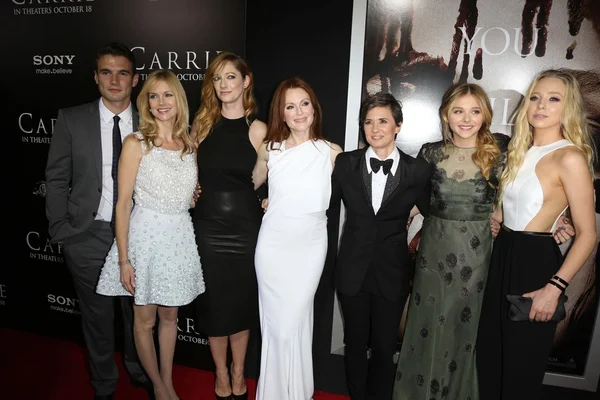 Alex Russell, Cynthia Preston, Judy Greer, Julianne Moore, Kimberly Peirce, Chloe Grace Moretz, Portia Doubleday — Stockfoto