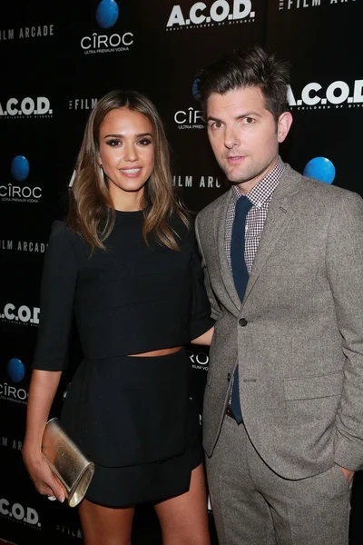 Jessica Alba and Adam Scott — Stock Photo, Image