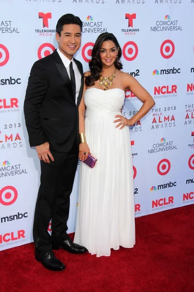Mario Lopez and wife — Stock Photo, Image