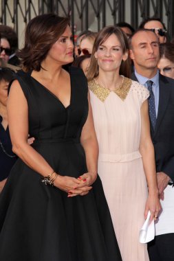 Mariska Hargitay, Hilary Swank
