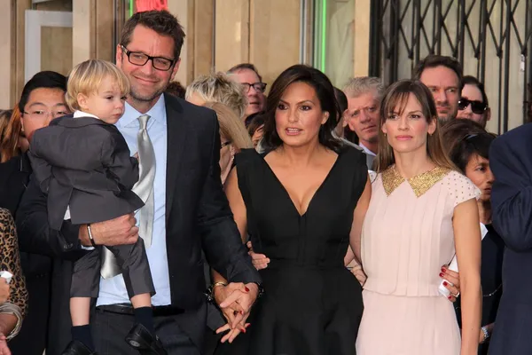 Peter Hermann, son Andrew Nicolas Hargitay Hermann, Mariska Hargitay, Hilary Swank — Stock Photo, Image