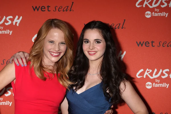 Katie Leclerc e Vanessa Marano — Foto Stock