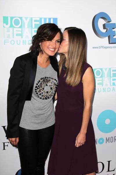 Mariska Hargitay and Hilary Swank — Stock Photo, Image