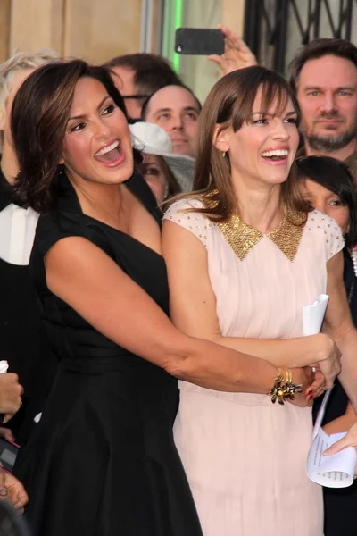 Mariska Hargitay, Hilary Swank — Stockfoto