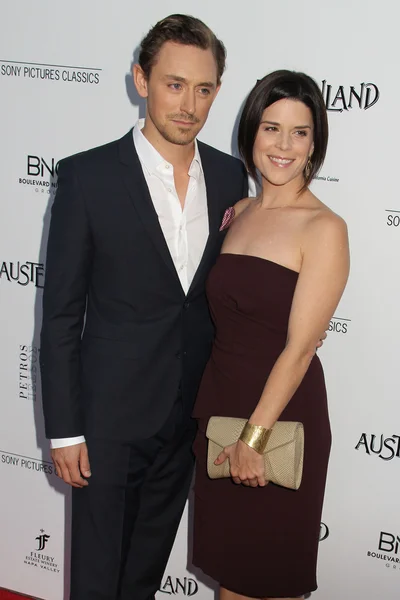 JJ Feild and Neve Campbell — Stock Photo, Image