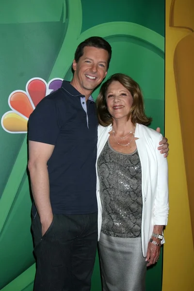 Sean Hayes, Linda Lavin — Stock Photo, Image