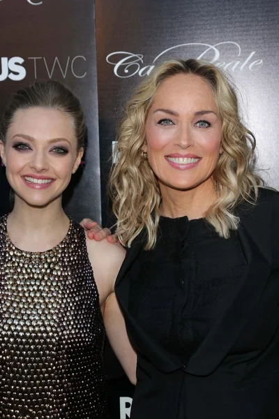 Amanda Seyfried and Sharon Stone — Stock Photo, Image