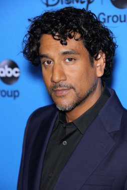 Naveen Andrews