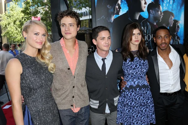 Leven Rambin, Jake Able, Logan Lerman, Alexandra Daddario y Brandon T. Jackson — Foto de Stock