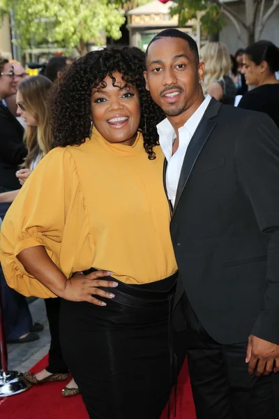 Brandon T. Jackson y Yvette Nicole Brown — Foto de Stock