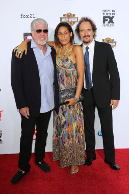 Ron Perlman, Blake Perlman, Kim Coates