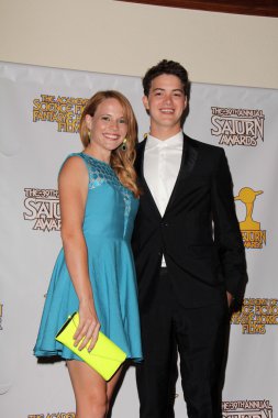 Katie Leclerc, İsrail Broussard