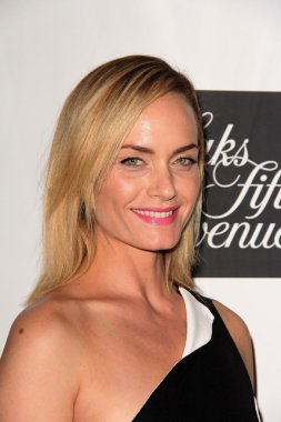 Amber Valletta