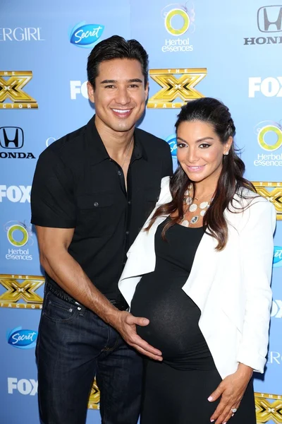 Mario lopez och courtney laine mazza — Stockfoto