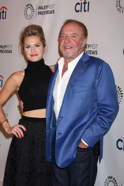 Maggie Lawson, James Caan — Foto de Stock