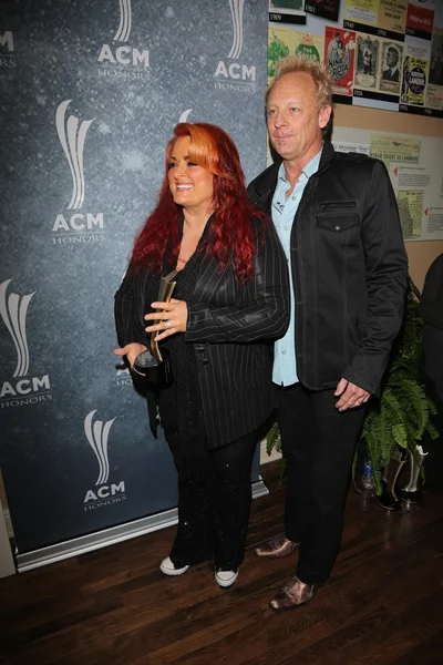 Wynonna Judd and Husband Michael Scott — Stock Photo, Image